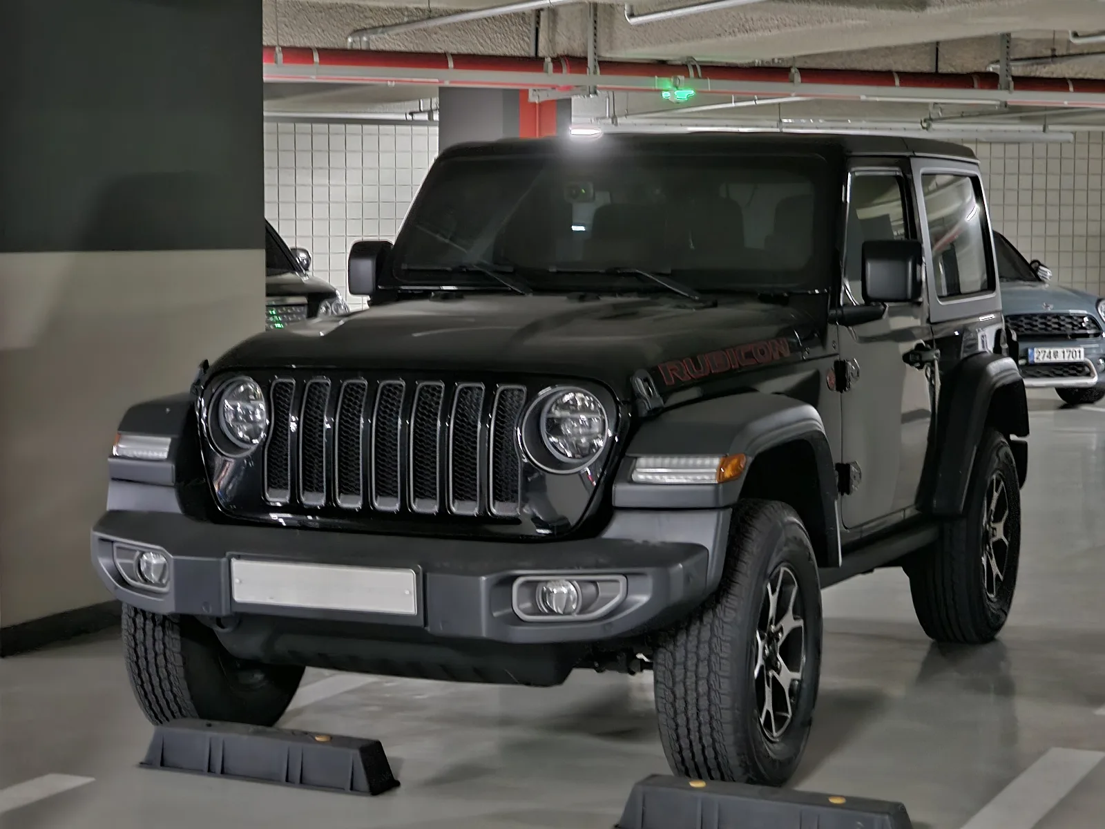 https://upload.wikimedia.org/wikipedia/commons/4/4a/Jeep_Wrangler_Rubicon_2.0L_JL_Black_%281%29.jpg?utm_source=commons.wikimedia.org&utm_campaign=index&utm_content=original